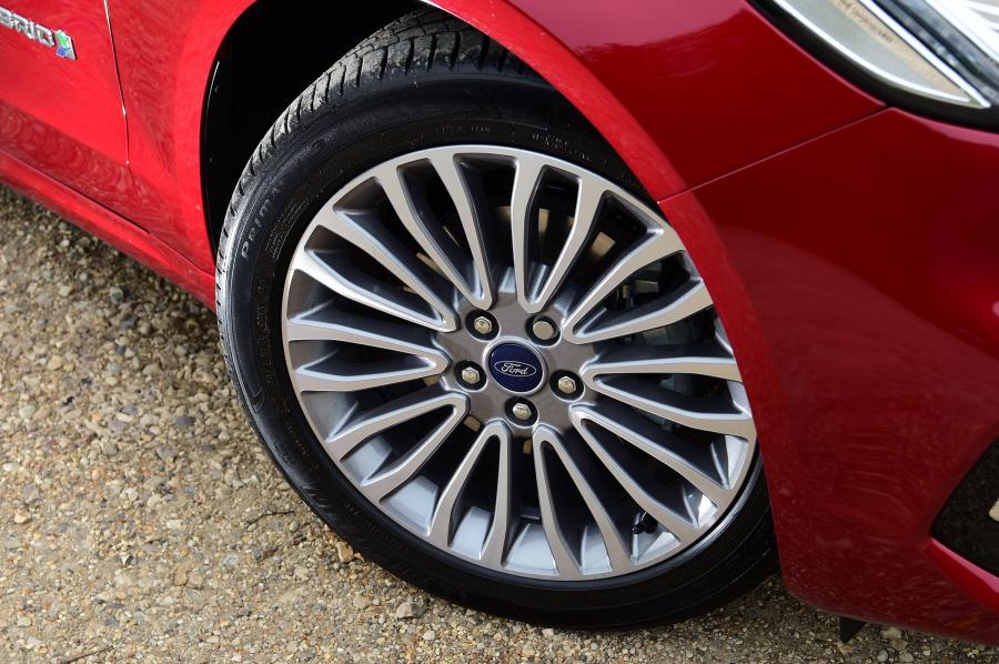 Колеса Ford Mondeo Hybrid Estate 2019 года  (фото 18 из 21)